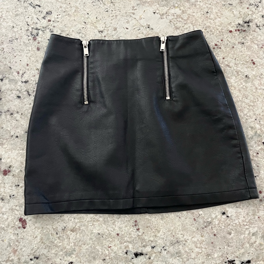 Pleather skirt with zipper front detail